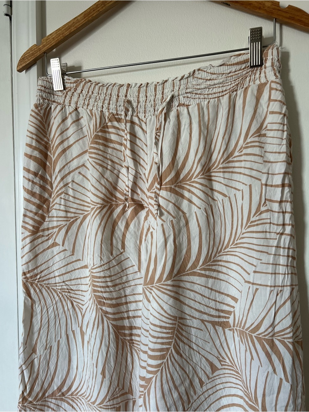 Roxy Women's White and Beige Wide Leg Palm Print Pants - Picture 3 of 6